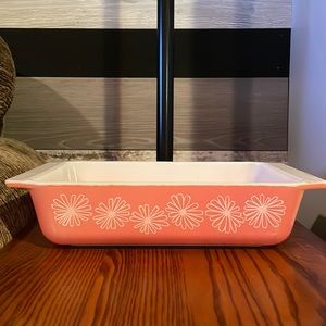 Pyrex pink daisy 2 quart baking dish